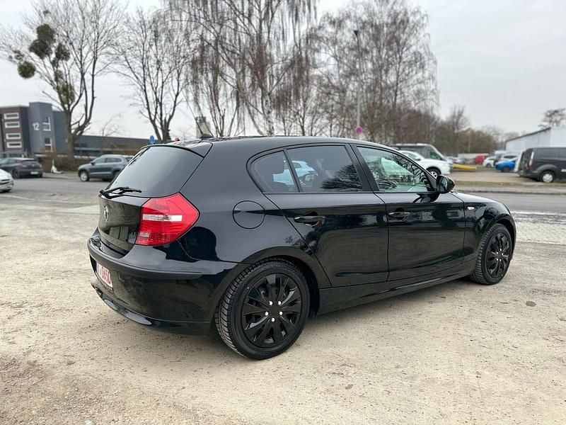Gebraucht BMW 116 116 PS (85 kW) 2010 Schwarz Kleinwagen