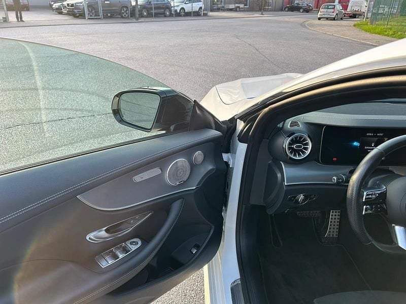 Gebraucht Mercedes E300 AMG line 258 PS (189 kW) 2023 Weiß Coupé