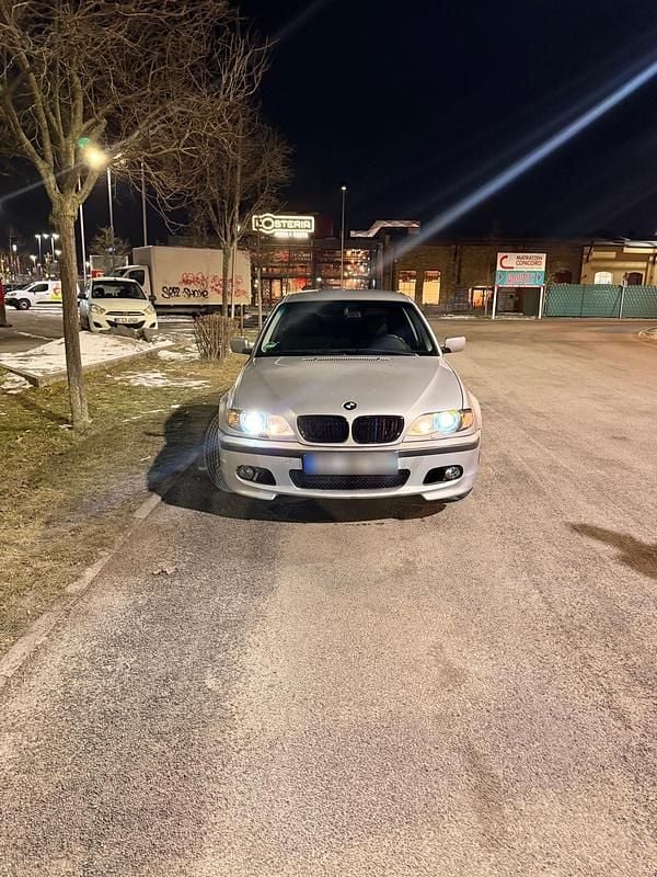 Second-hand BMW 325 192 CP (141 kW) 2004 Argintiu Berlinǎ