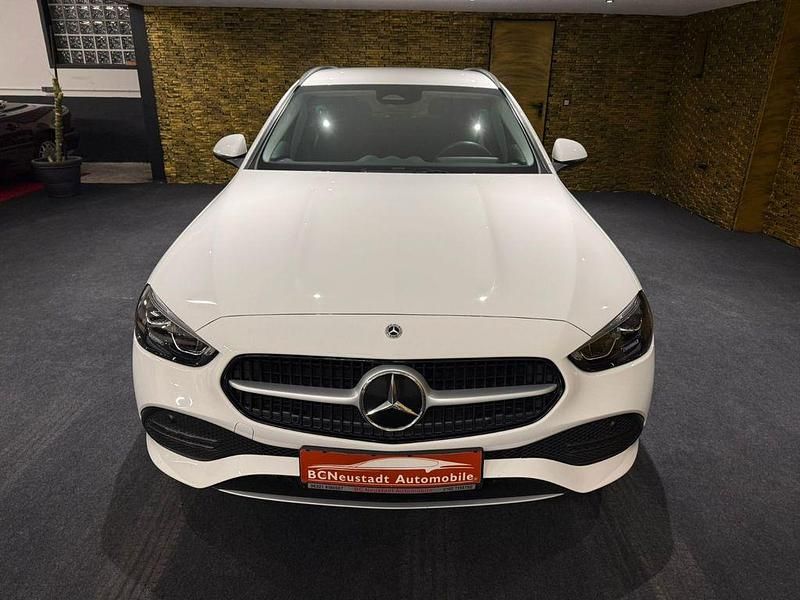 Gebraucht Mercedes C200 163 PS (119 kW) 2022 Weiß Limousine