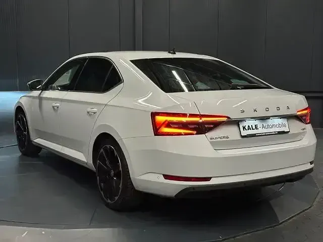 Gebraucht Skoda Superb Style 200 PS (147 kW) 2022 Moonweiss metallic Limousine