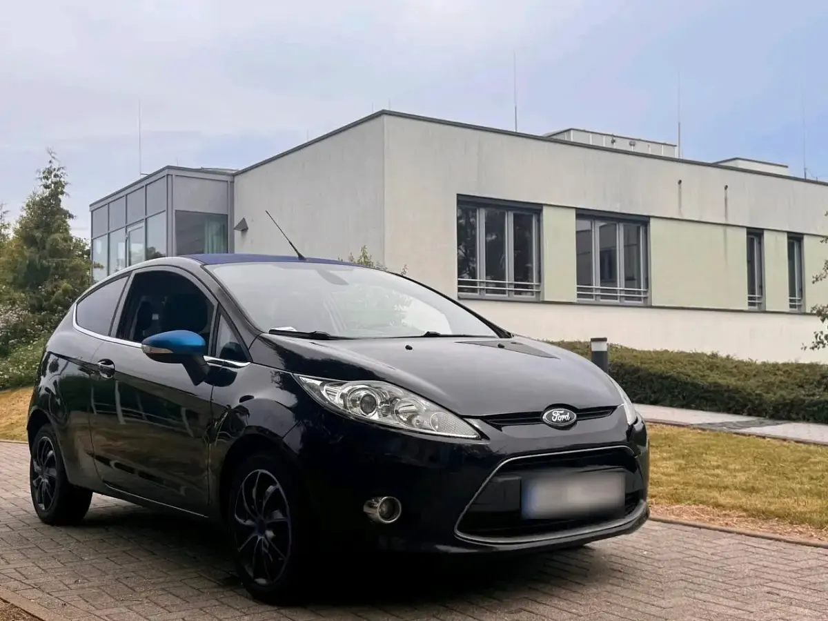 Gebraucht Ford Fiesta 80 PS (58 kW) 2011 Blau Coupé