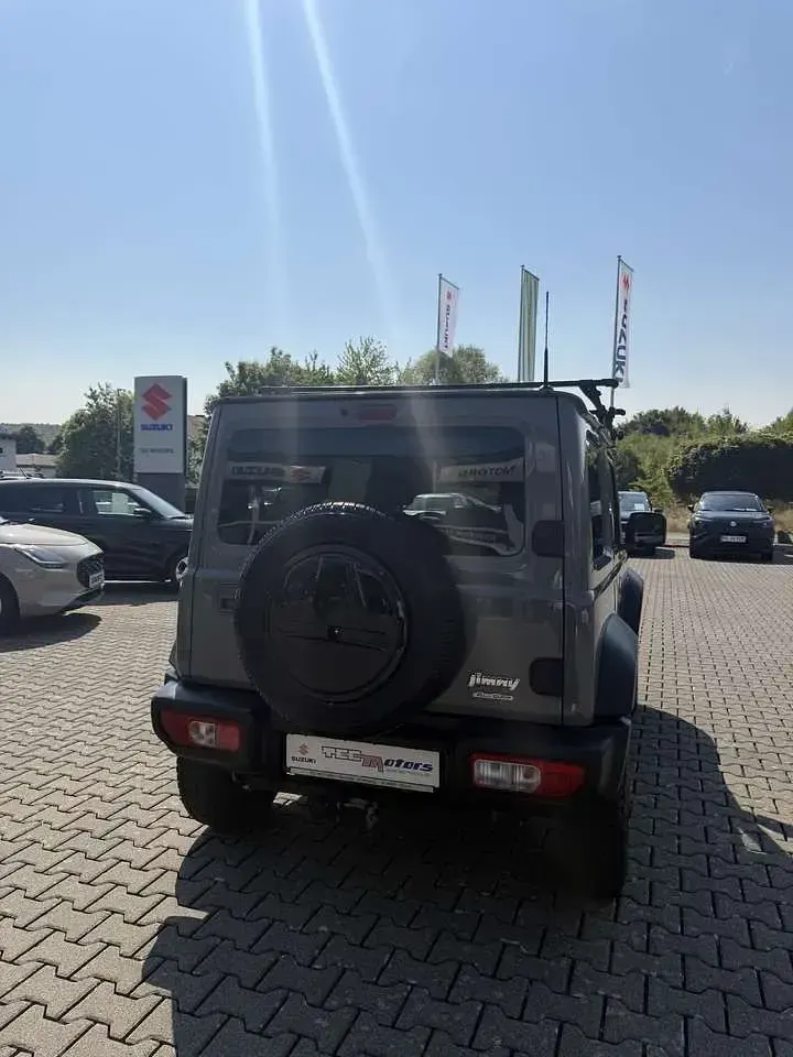 Gebraucht Suzuki Jimny Comfort+ 102 PS (75 kW) 2018 Grau metallic SUV