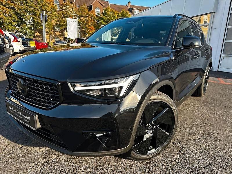Schwarz Gebraucht 2025 Volvo XC40 Plus SUV | 42.444 € (Etwas zu teuer) - Bild 1/4