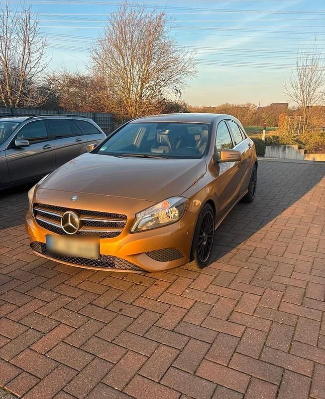 Gold Gebraucht 2012 Mercedes A180 Limousine | 6.800 € (Superpreis) - Bild 1/4