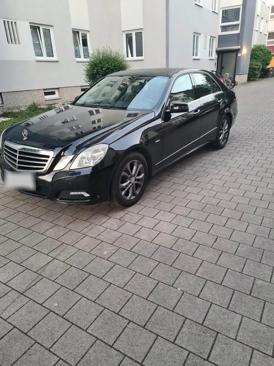 Używany Mercedes E200 184 KM (135 kW) 2009 Czarny Sedan/Limuzyna