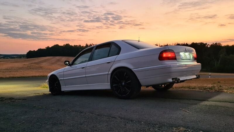 Gebraucht BMW 750 Performance 326 PS (239 kW) 1998 Weiß Limousine