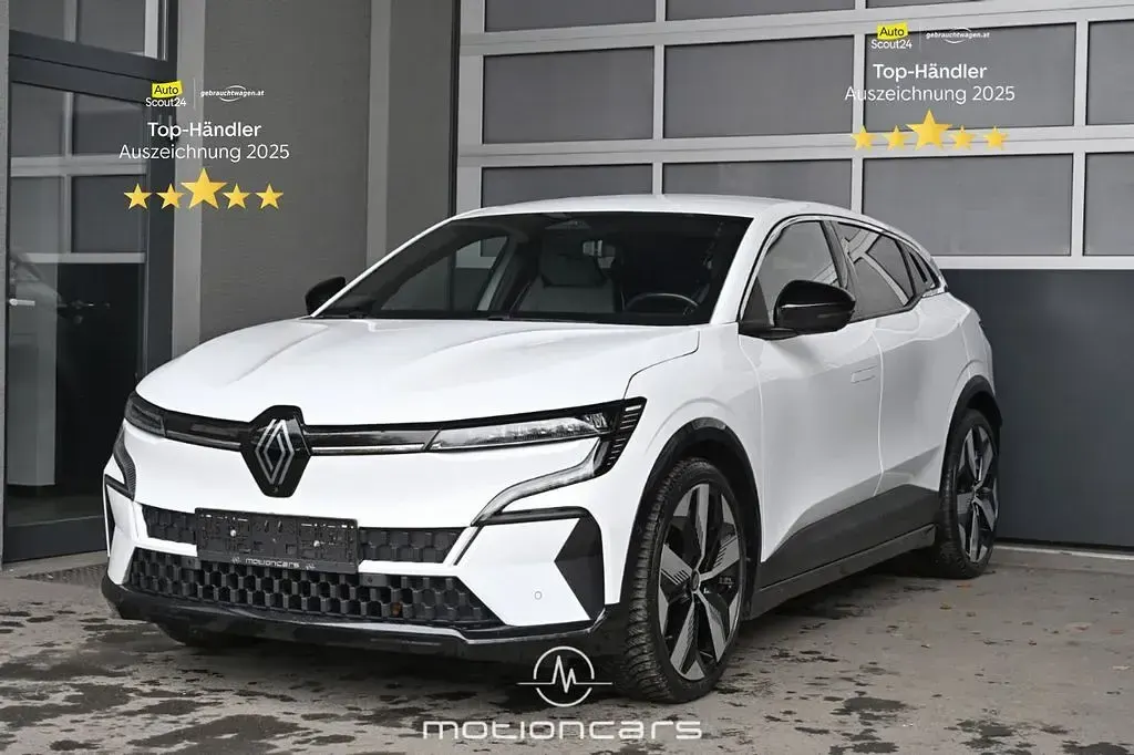 Używany Renault Megane E-Tech 96 kW (131 KM) 2022 Biały Sedan/Limuzyna