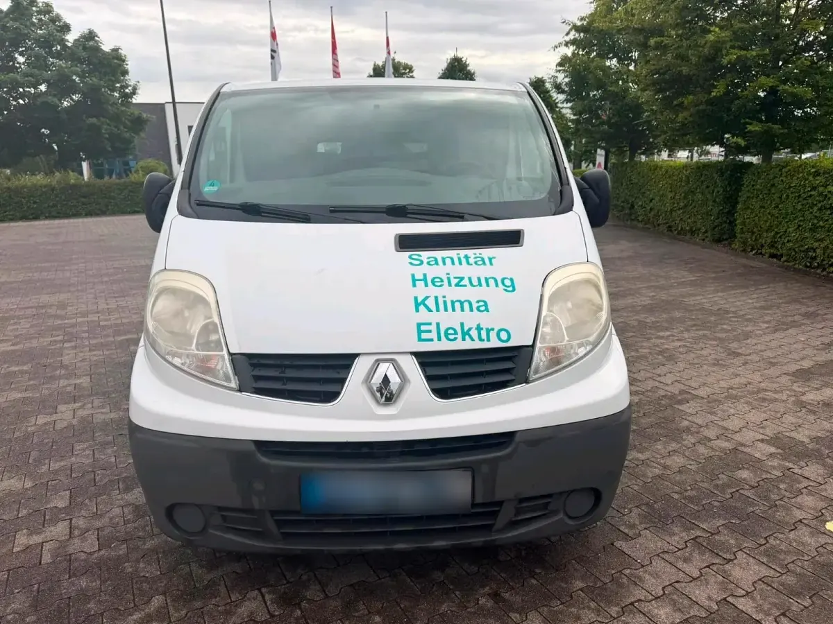 Gebraucht Renault Trafic 114 PS (83 kW) 2013 Weiß Van / Kleinbus