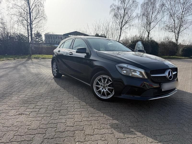 Gebraucht Mercedes A200 136 PS (100 kW) 2016 Schwarz Limousine