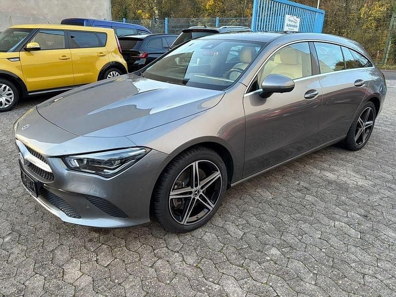 Mountaingrau Gebraucht 2021 Mercedes CLA250e Limousine | 25.900 € (Superpreis) - Bild 1/4