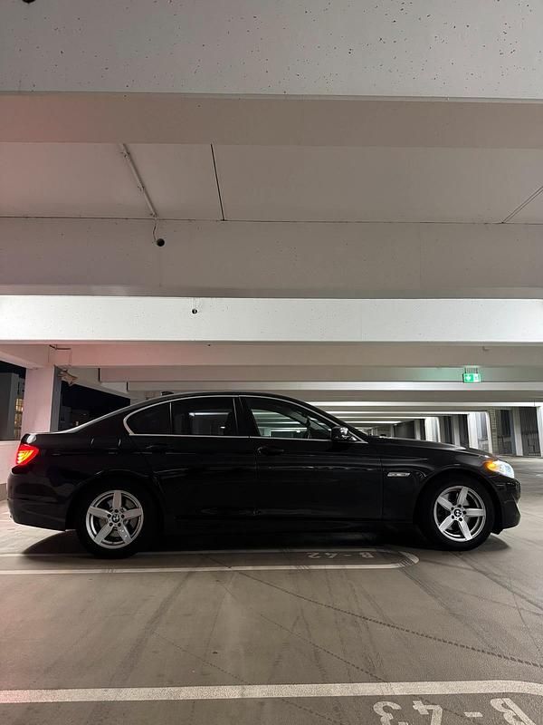 Gebraucht BMW 520 184 PS (135 kW) 2011 Schwarz Limousine