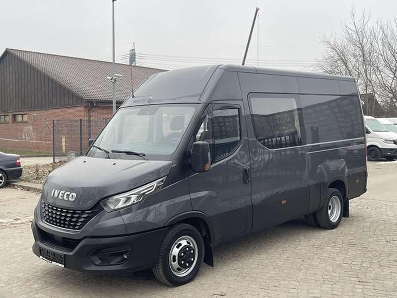 Gebraucht Iveco Daily 179 PS (131 kW) 2021 Grau Van