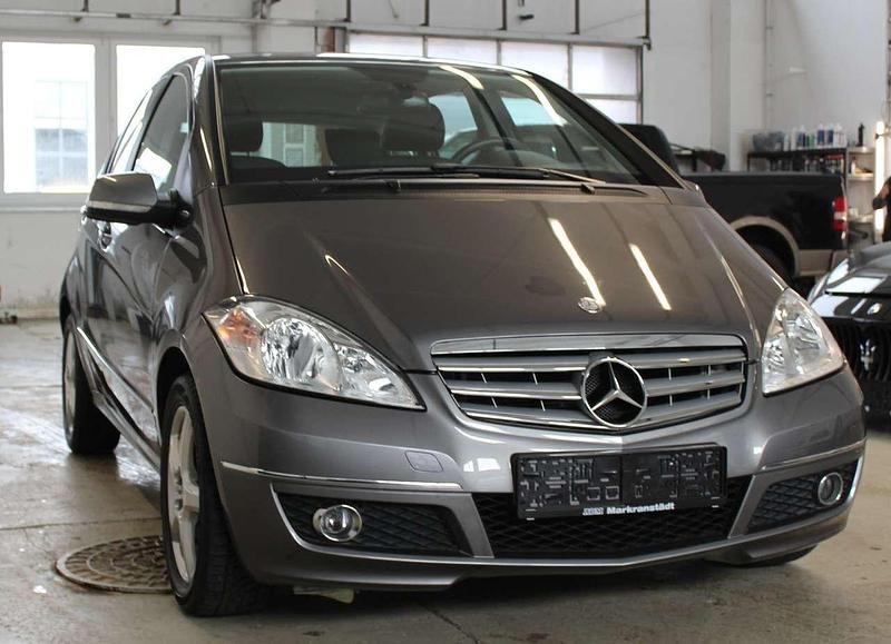 Gebraucht Mercedes A160 95 PS (69 kW) 2010 Mountaingrau  met. Kleinwagen