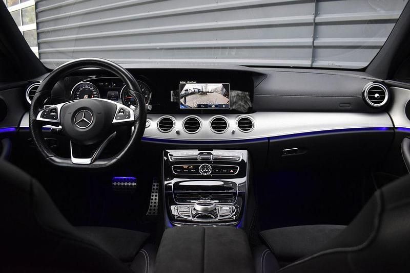 Gebraucht Mercedes E220 AMG line 194 PS (142 kW) 2016 Blau Limousine