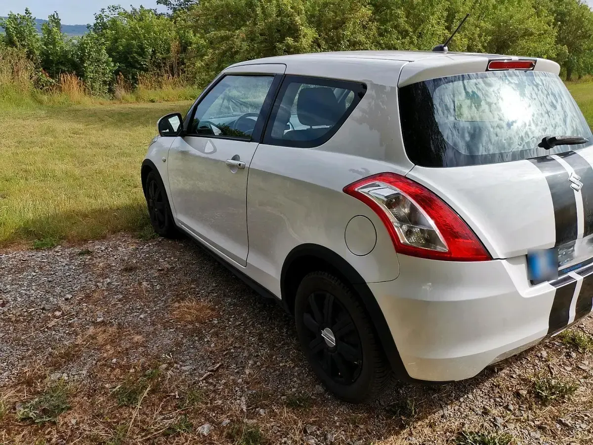Gebraucht Suzuki Swift 94 PS (69 kW) 2012 Weiß Kleinwagen