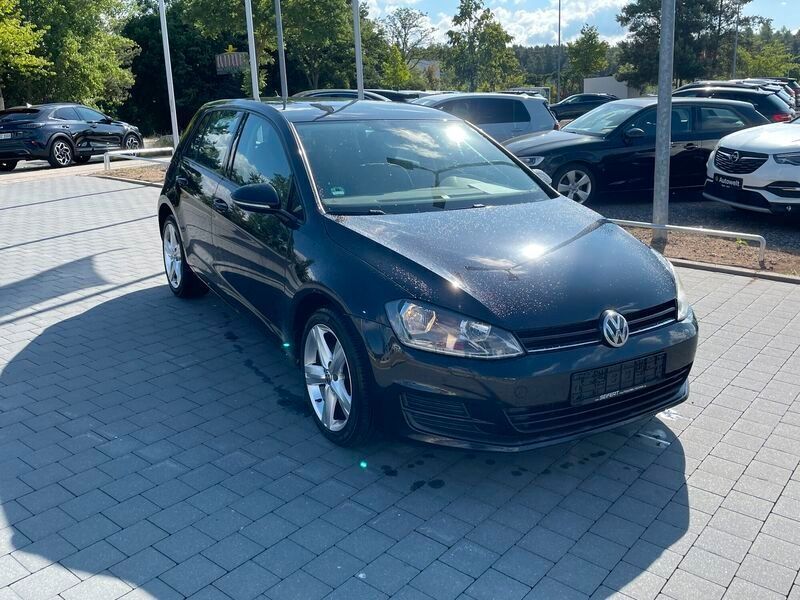 Schwarz Gebraucht 2013 VW Golf VII Comfortline Limousine | 7.590 € (Guter Preis) - Bild 1/4