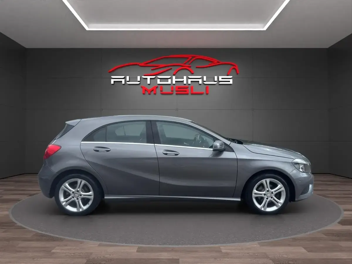 Gebraucht Mercedes A180 109 PS (80 kW) 2014 Grau Limousine