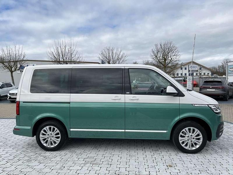 Gebraucht VW Multivan R 150 PS (110 kW) 2022 Weiß  bay leaf green (grün) Van