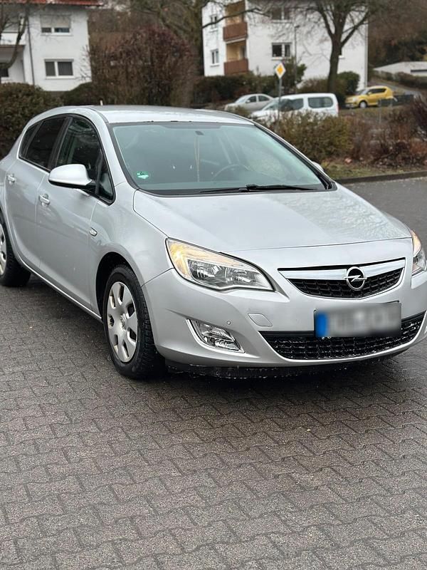 Gebraucht Opel Astra 165 PS (121 kW) 2011 Limousine