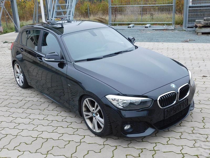 Schwarz Gebraucht 2015 BMW 120 Sport Line Kleinwagen | 13.770 € (Fairer Preis) - Bild 1/4