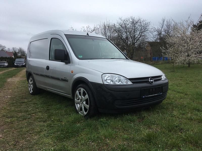 Gebraucht Opel Combo 75 PS (55 kW) 2002 Silber Van / Kleinbus