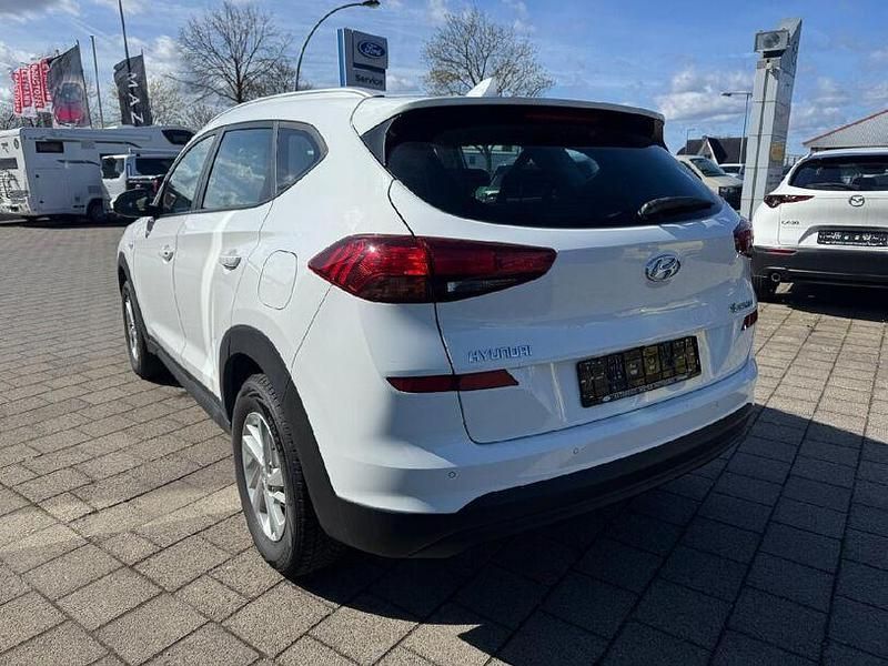 Gebraucht Hyundai Tucson Select 132 PS (97 kW) 2018 Polar white / sol SUV