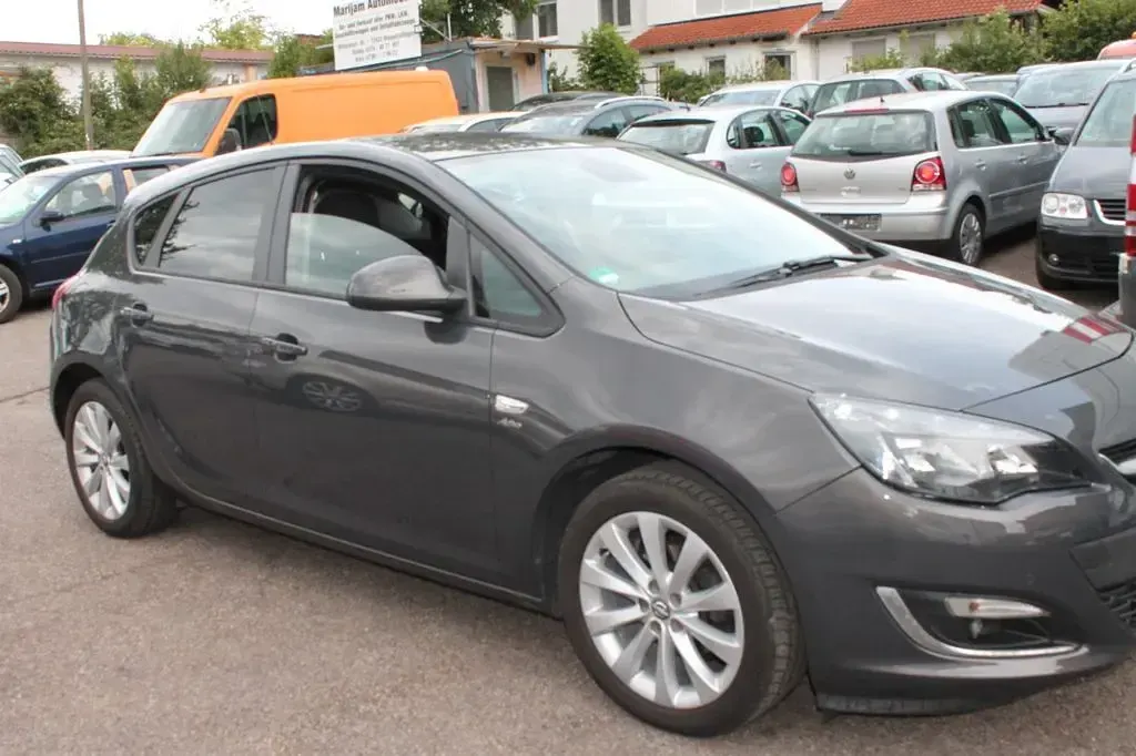 Gebraucht Opel Astra Active 116 PS (85 kW) 2013 Grau Limousine