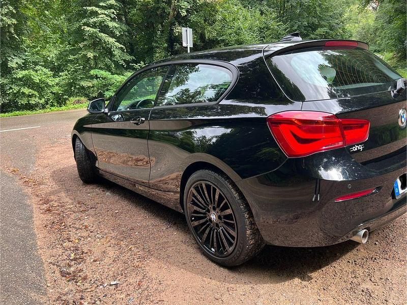 Schwarz Gebraucht 2018 BMW 118 Kleinwagen | 10.350 € (Guter Preis) - Bild 1/4