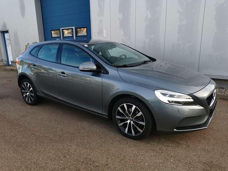 Osmium graumetallic Gebraucht 2018 Volvo V40 Linje Svart Kombi | 7.750 € (Guter Preis) - Bild 1/4