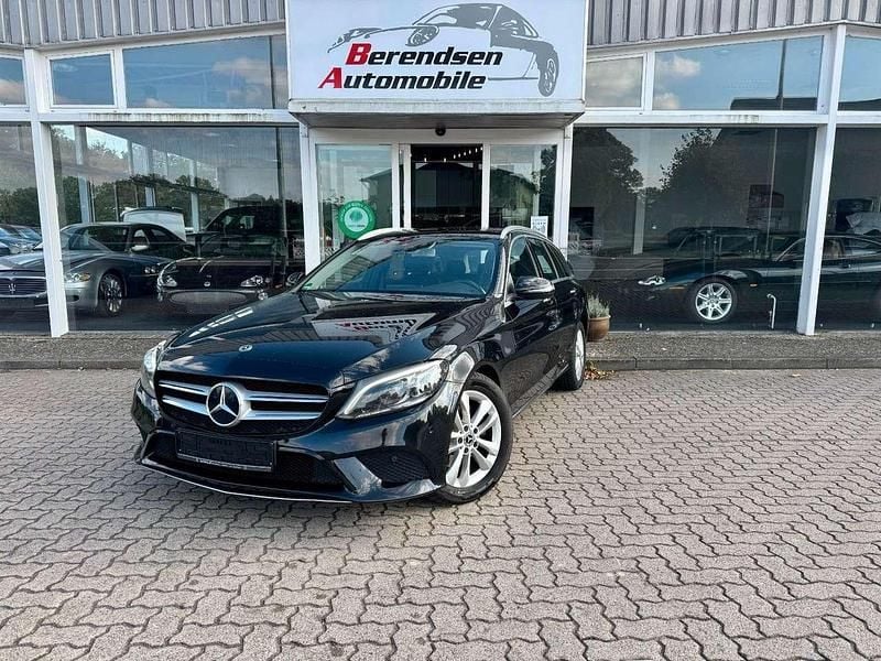 Obsidianschwarz Gebraucht 2019 Mercedes C200 Avantgarde Kombi | 15.900 € (Etwas zu teuer) - Bild 1/4