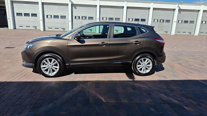 Braun Gebraucht 2014 Nissan Qashqai Acenta SUV | 8.999 € (Fairer Preis) - Bild 1/4