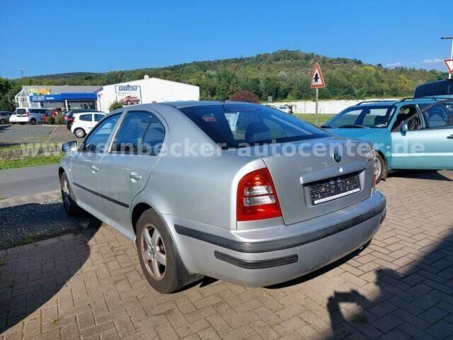 Gebraucht Skoda Octavia Ambiente 116 PS (85 kW) 2001 Silber metallic Limousine