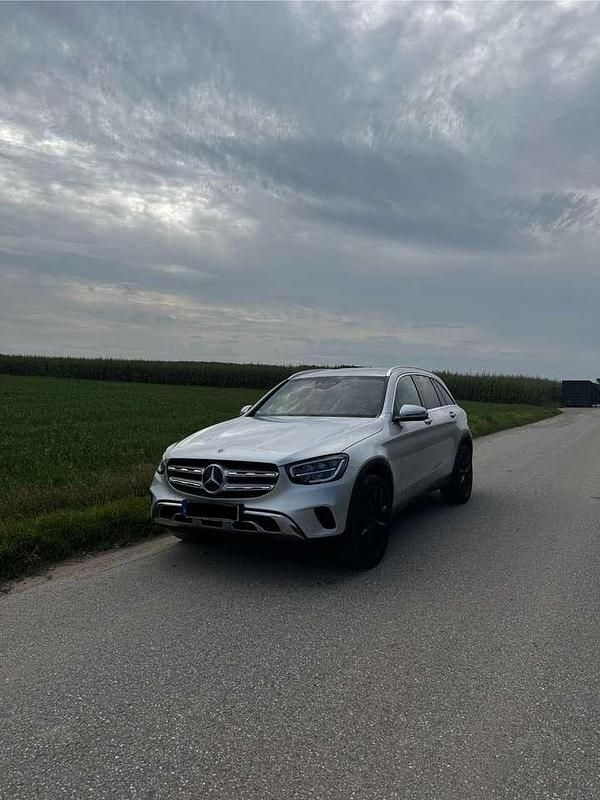 Grau Gebraucht 2020 Mercedes GLC300 SUV | 32.500 € (Guter Preis) - Bild 1/4