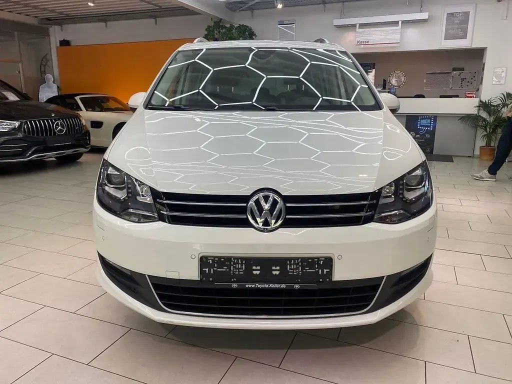 Gebraucht VW Sharan 140 PS (102 kW) 2014 Oryxweiß perlmutteffekt Van / Kleinbus