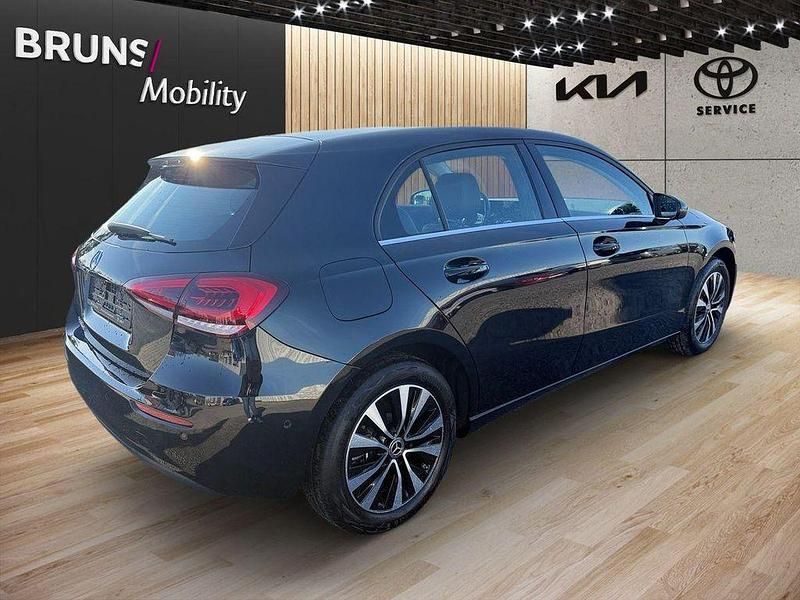 Gebraucht Mercedes A250 218 PS (160 kW) 2022 Kosmosschwarz  metalliclack Limousine