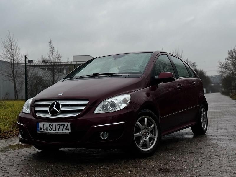 Rot Gebraucht 2010 Mercedes B200 Van / Kleinbus | 6.200 € (Fairer Preis) - Bild 1/4