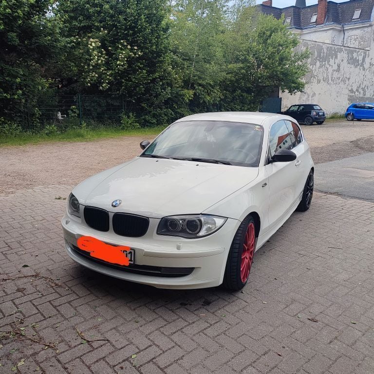 Weiß Gebraucht 2009 BMW 123 Performance Kleinwagen | 7.000 € (Guter Preis) - Bild 1/4
