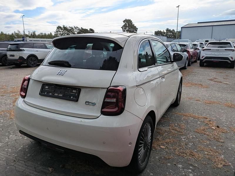 Gebraucht Fiat 500e Icon 86 kW (118 PS) 2023 Weiß Limousine