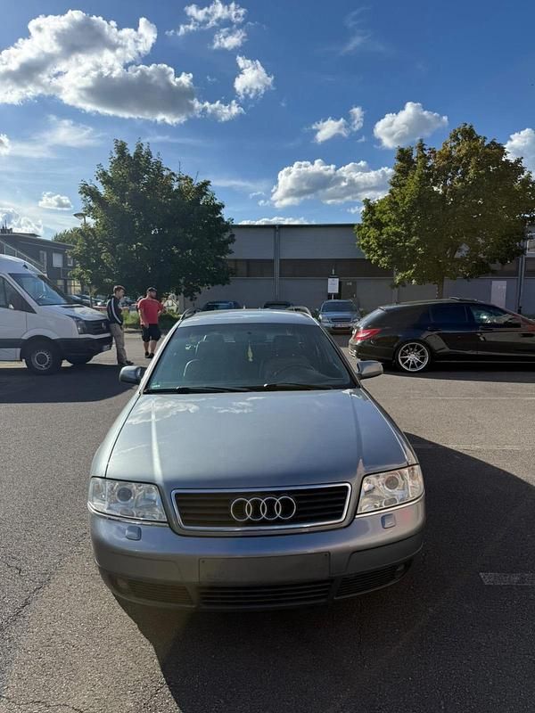 Grau Gebraucht 1999 Audi A6 Basis Kombi | 3.000 € (Fairer Preis) - Bild 1/4