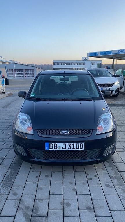 Blau Gebraucht 2007 Ford Fiesta Ambiente Limousine | 1.950 € (Fairer Preis) - Bild 1/4