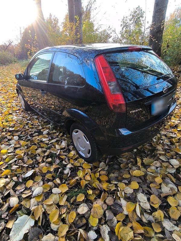Gebraucht Ford Fiesta 60 PS (44 kW) 2004 Blau Kleinwagen