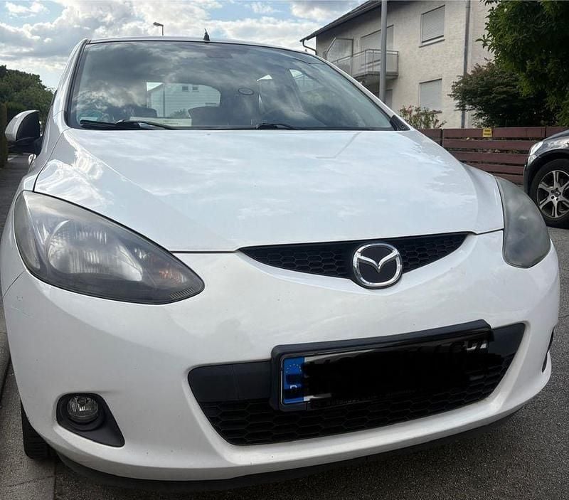 Weiß Gebraucht 2009 Mazda 2 Limousine | 2.700 € (Guter Preis) - Bild 1/4