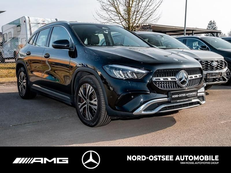 Gebraucht Mercedes GLA200 Progressive 163 PS (119 kW) 2025 Metalliclack kosmosschwarz SUV