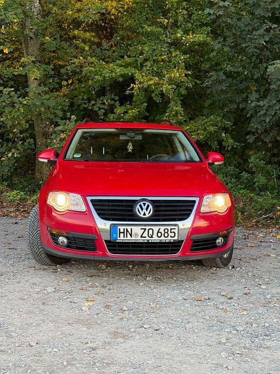 Rot Gebraucht 2010 VW Passat Comfortline Kombi | 2.700 € (Guter Preis) - Bild 1/4