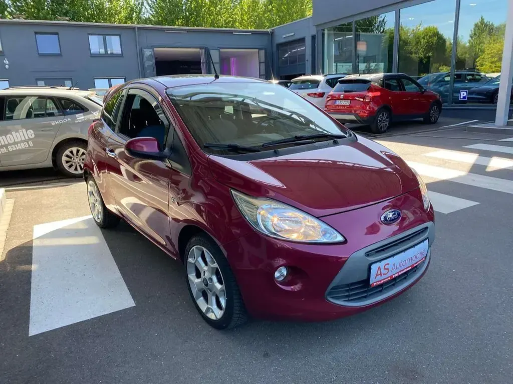 Gebraucht Ford Ka Titanium 69 PS (50 kW) 2014 Funky magenta metallic Kleinwagen