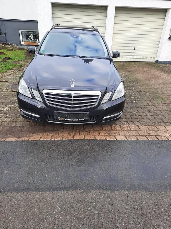 Gebraucht Mercedes E300 235 PS (172 kW) 2010 Schwarz Kombi