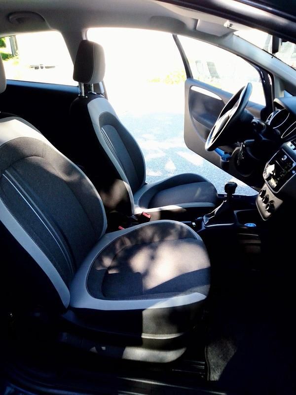 Blau Gebraucht 2012 Fiat Punto Kleinwagen | 2.700 € (Guter Preis) - Bild 1/4
