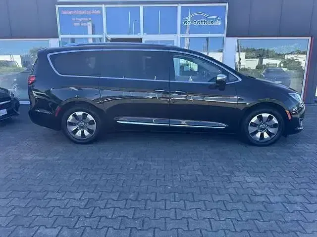Gebraucht Chrysler Pacifica Limited 264 PS (194 kW) 2018 Schwarz metallic Van / Kleinbus