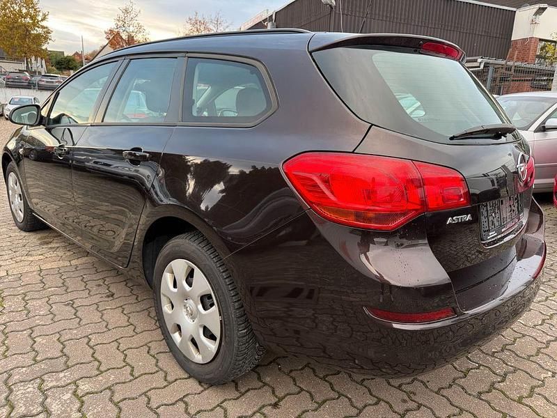 Gebraucht Opel Astra 101 PS (74 kW) 2012 Braun Kombi